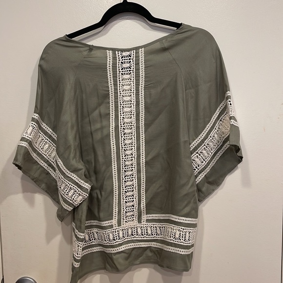 Karen Kane bohemian top with crochet details - Picture 2 of 2